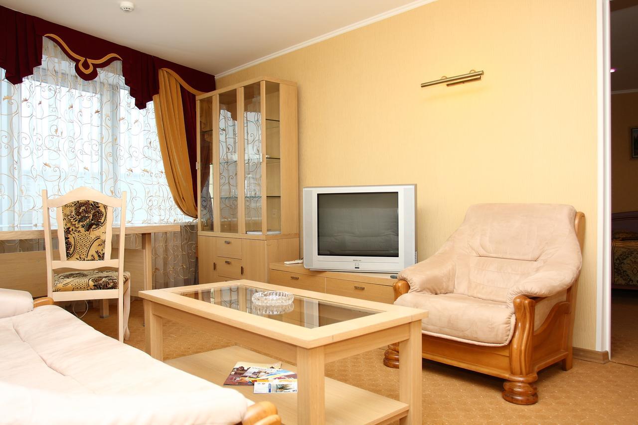 Slavinasport Hotel Zhlobin エクステリア 写真