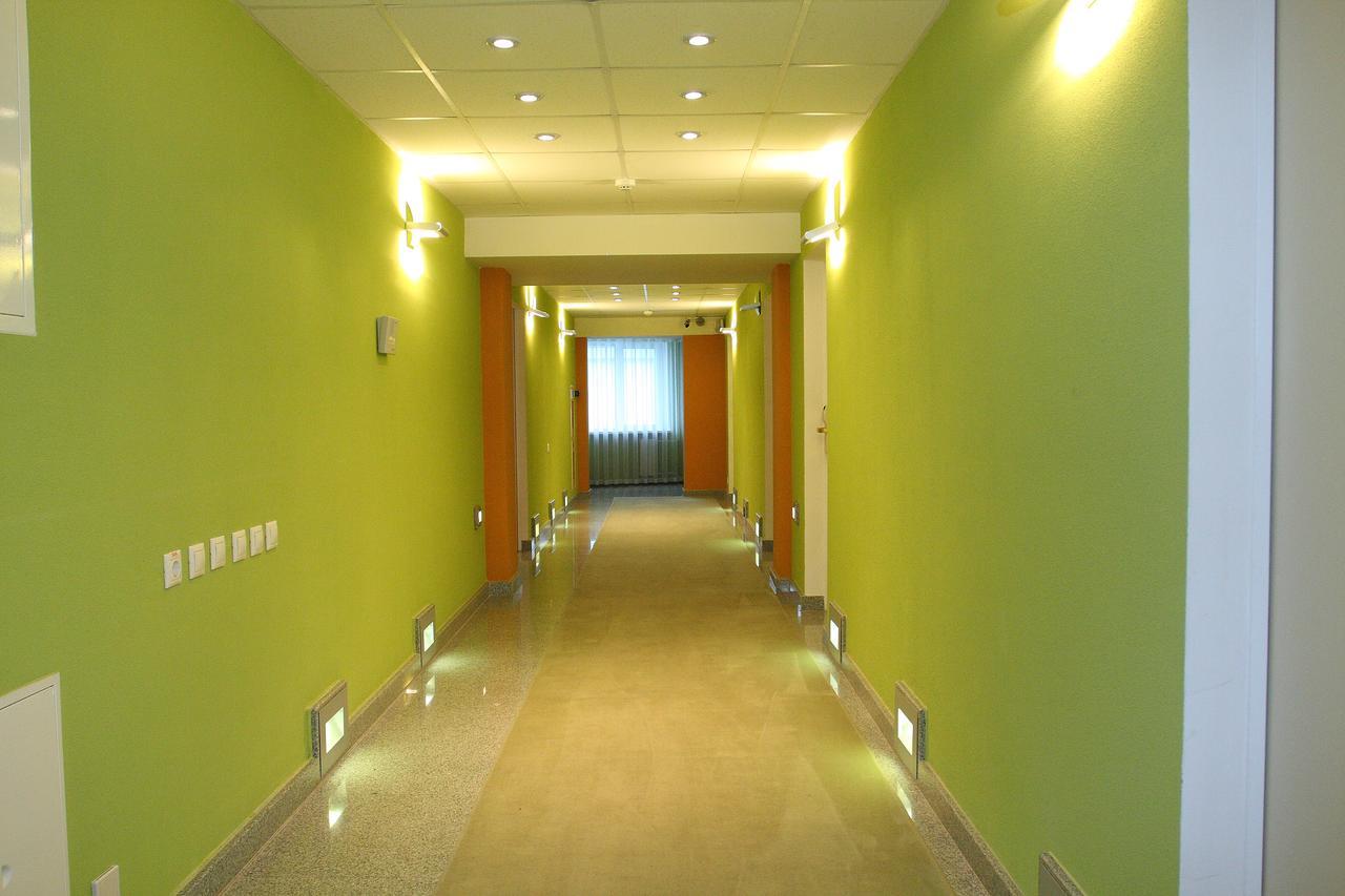 Slavinasport Hotel Zhlobin エクステリア 写真