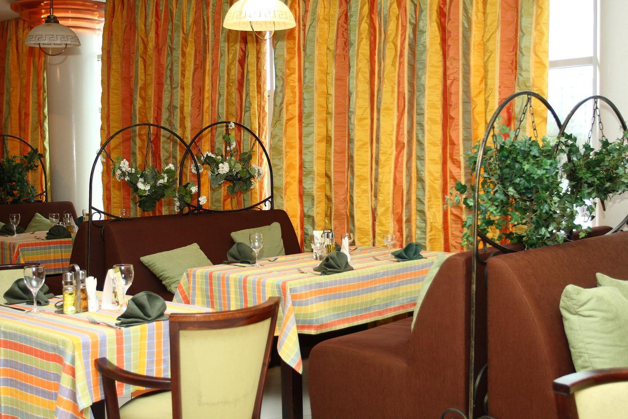 Slavinasport Hotel Zhlobin エクステリア 写真