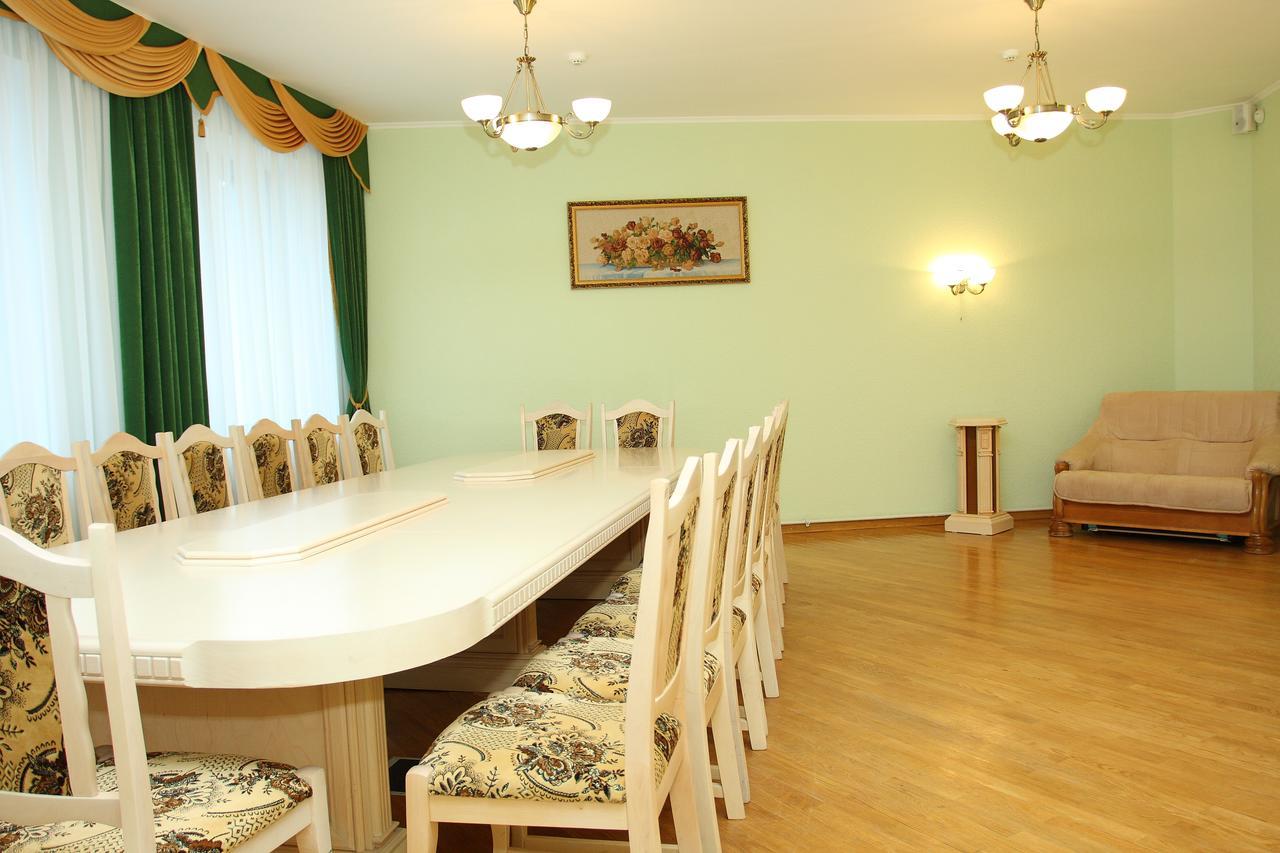 Slavinasport Hotel Zhlobin エクステリア 写真