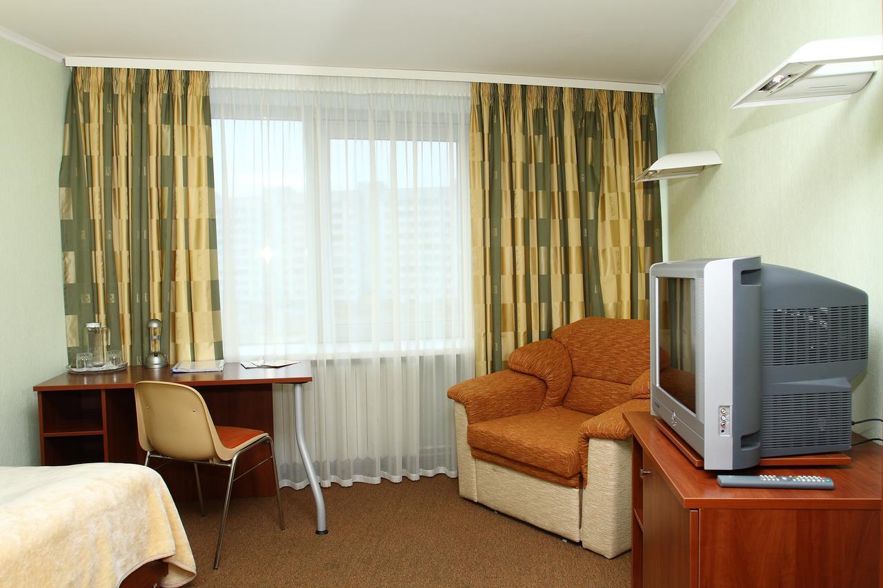 Slavinasport Hotel Zhlobin エクステリア 写真